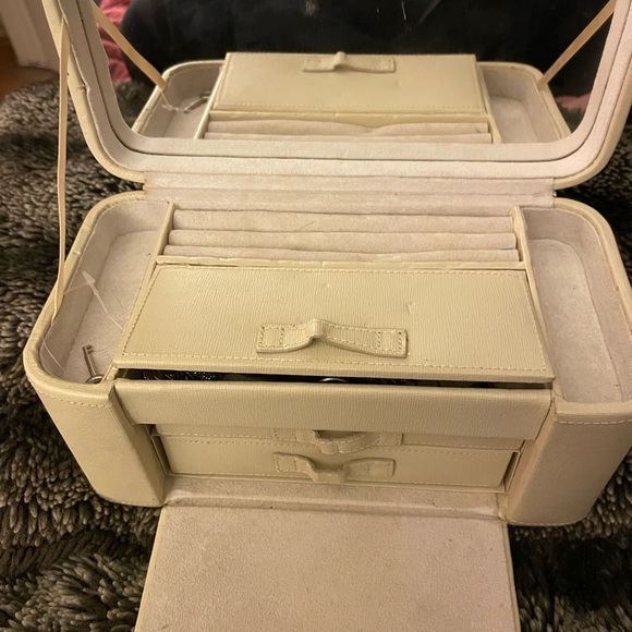 A set of two Pottery Barn cream leather jewelry boxes. - Picture 5 of 15